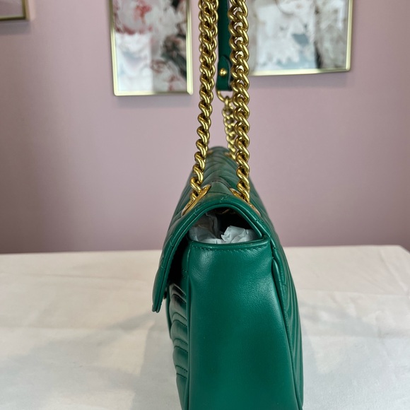 Green Gucci Small GG Marmont Matelasse Shoulder Bag - Picture 14 of 17